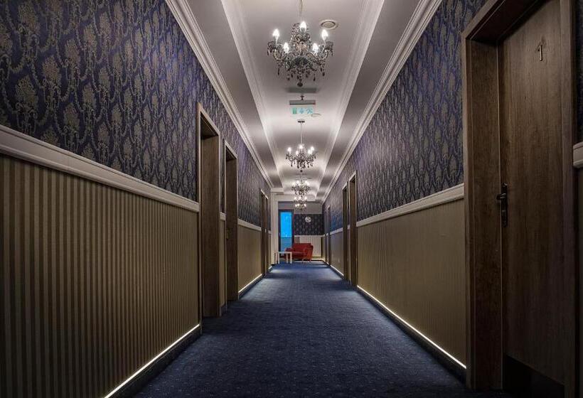 إستديو عائلى, Penzión Adrián