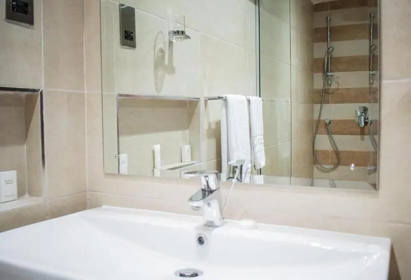 1 Bedroom Penthouse Apartment, Longonot Place Serviced Apartment Nairobi, City Centre Cbd