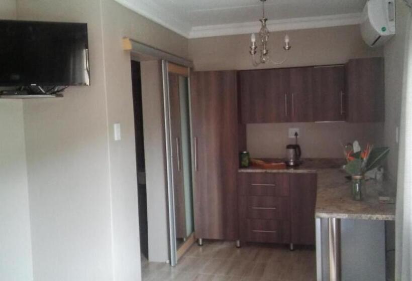 اتاق لوکس, Hanna S Place