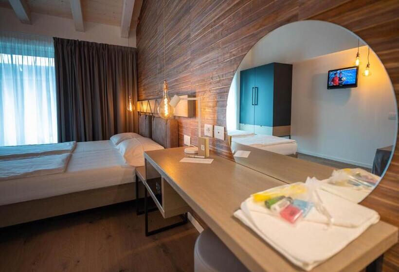 バルコニー付きスタンダードルーム, Glocal Torbole