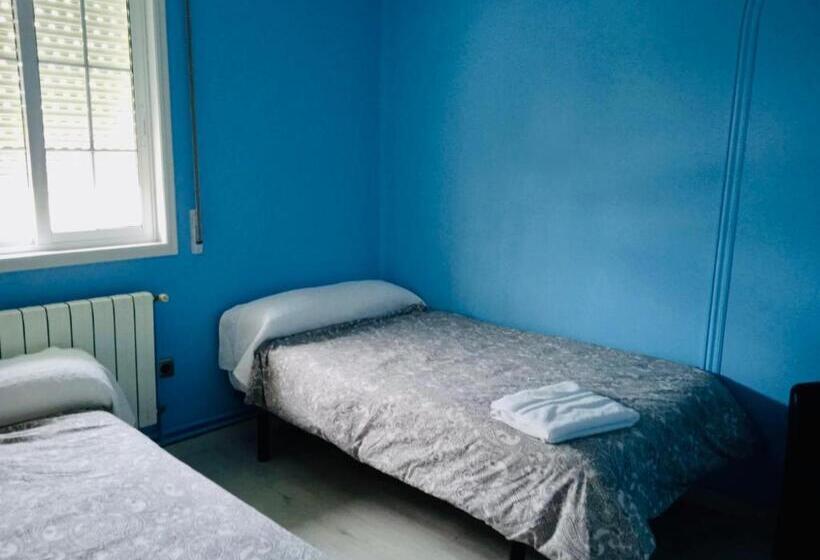 庭の見えるシングルルーム, Alojamiento Camino Portugues Oia