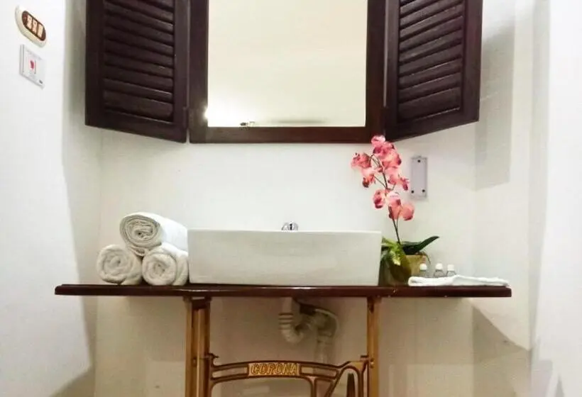 اتاق خانوادگی, Hostal Las Puertas