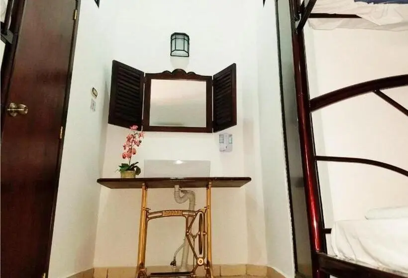 اتاق خانوادگی, Hostal Las Puertas