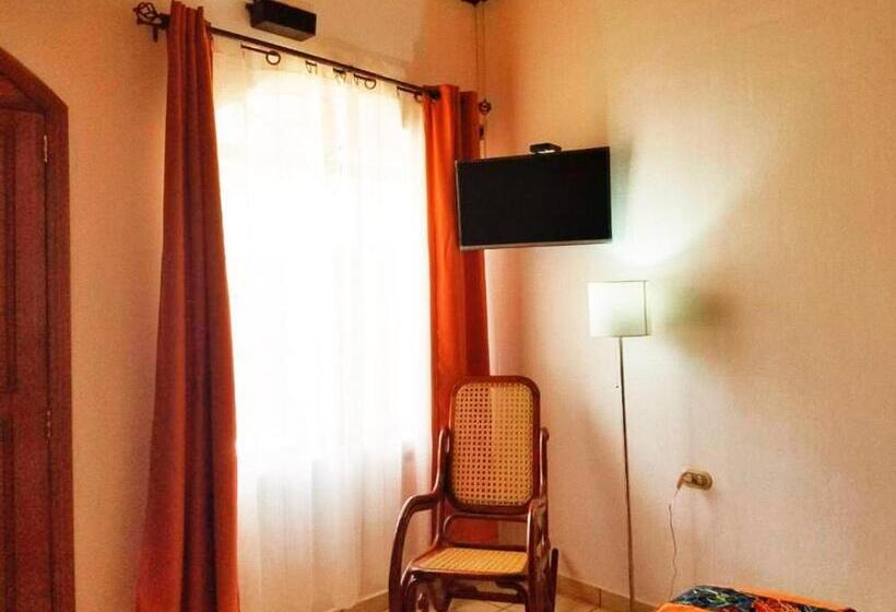 اتاق لوکس, Hostal Las Puertas
