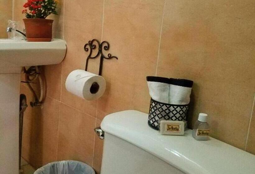 اتاق راحتی سه تخته, Hostal Las Puertas