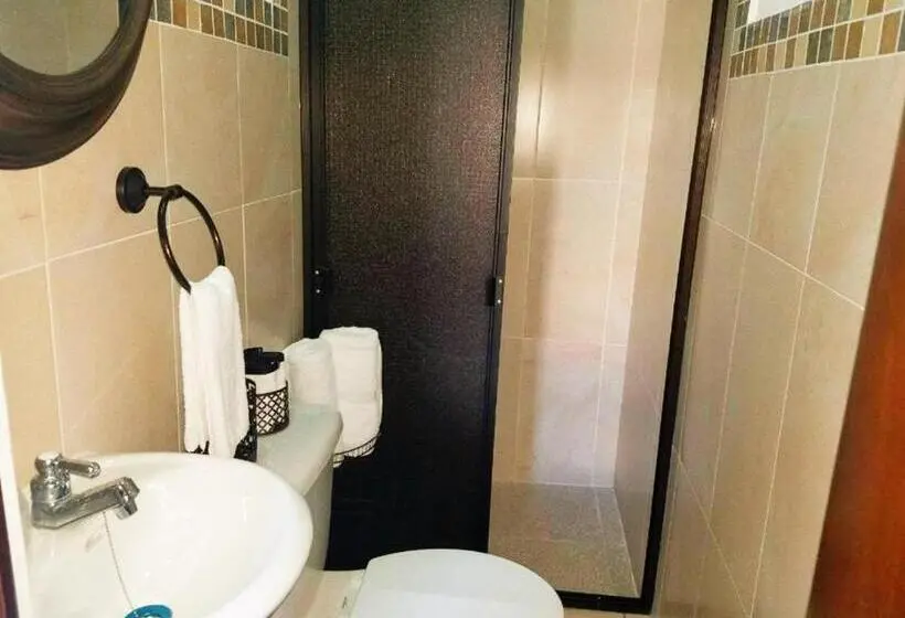 اتاق راحتی سه تخته, Hostal Las Puertas