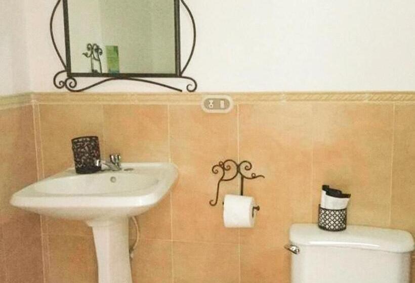 اتاق سوپریور با تخت بزرگ, Hostal Las Puertas