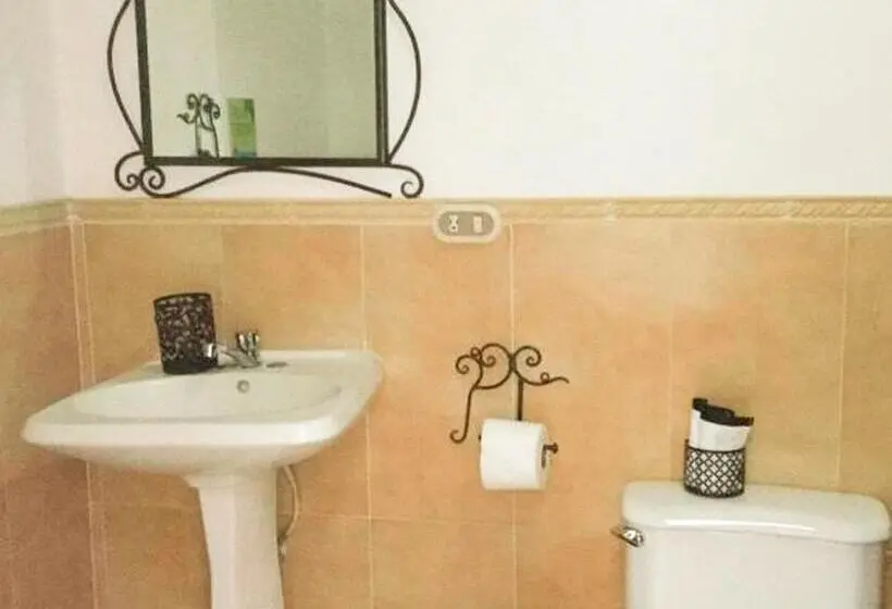 اتاق سوپریور با تخت بزرگ, Hostal Las Puertas