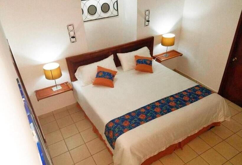 اتاق سوپریور با تخت بزرگ, Hostal Las Puertas