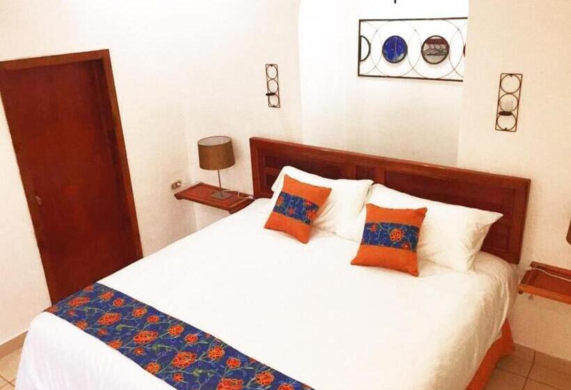 اتاق سوپریور با تخت بزرگ, Hostal Las Puertas