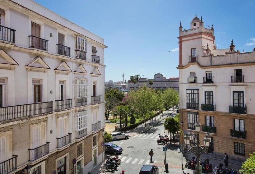 اتاق پرمیوم, Casa De Las Cuatro Torres