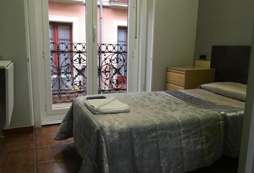 חדר סטנדרט, Pension La Bilbaina  Albergue Logrono