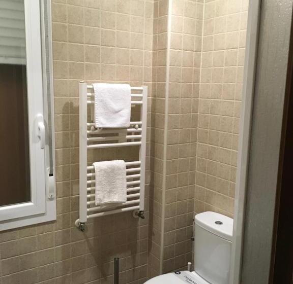 חדר סטנדרט לשלושה, Pension La Bilbaina  Albergue Logrono