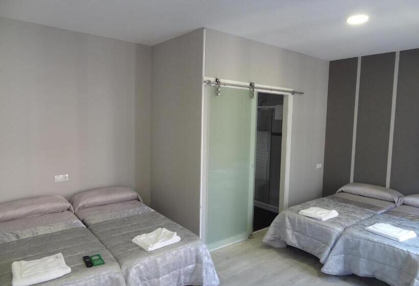 Четырехместный Номер Стандарт, Pension La Bilbaina  Albergue Logrono