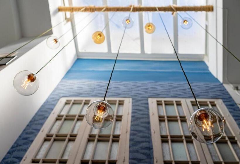 اتاق لوکس چهار تخته, The Urban Jungle Hostel