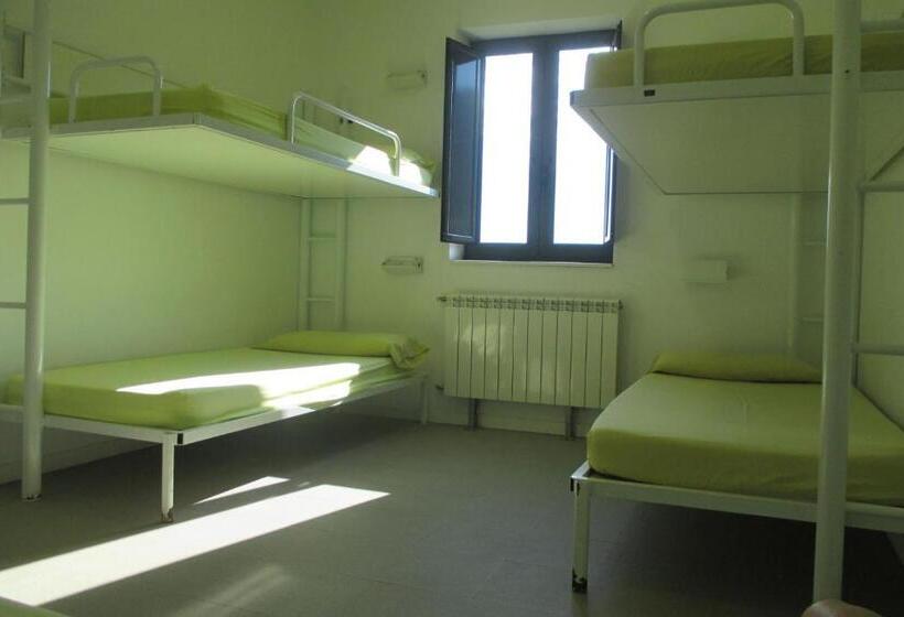 חדר משפחתי, Alberg La Bruna