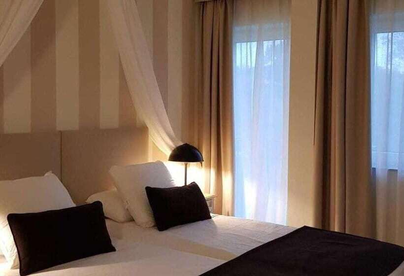 اتاق استاندارد, La Fuentona De Santillana