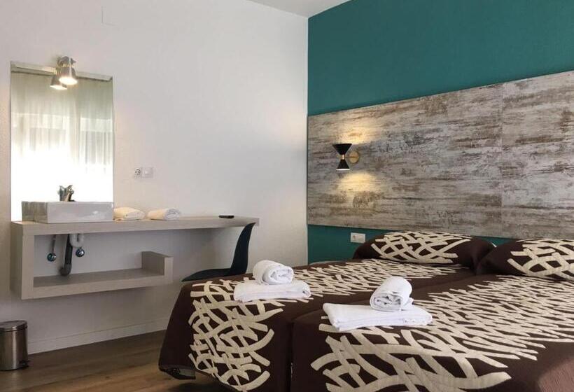 스탠다드 트리픔 룸 공동욕실, Roomconcept Hostel