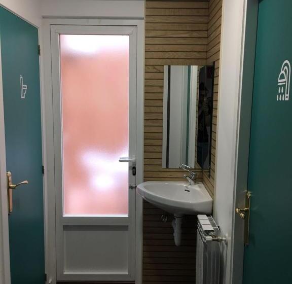 스탠다드 트리픔 룸 공동욕실, Roomconcept Hostel