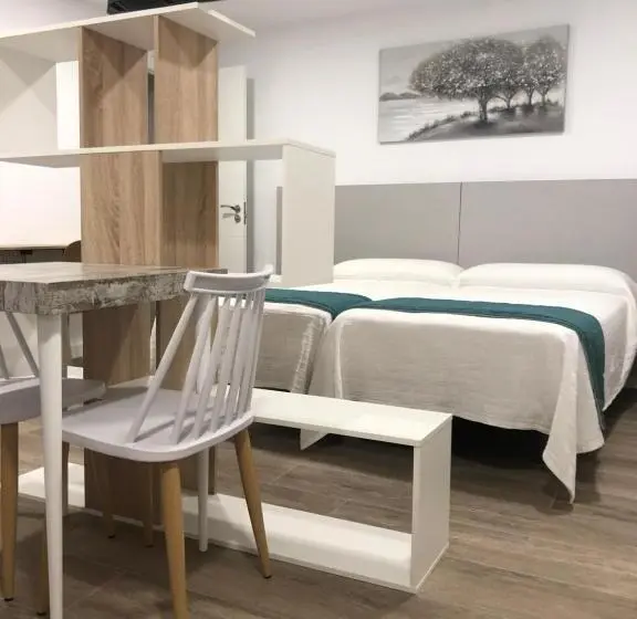 استودیوی استاندارد, Roomconcept Hostel