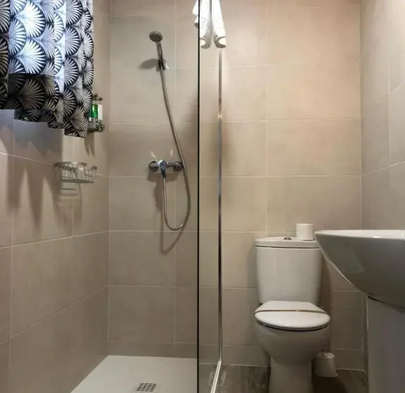 استودیوی استاندارد, Roomconcept Hostel