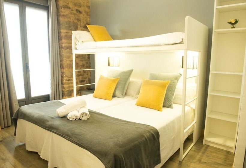 스탠다드 트리픔 룸 공동욕실, Pension Aia