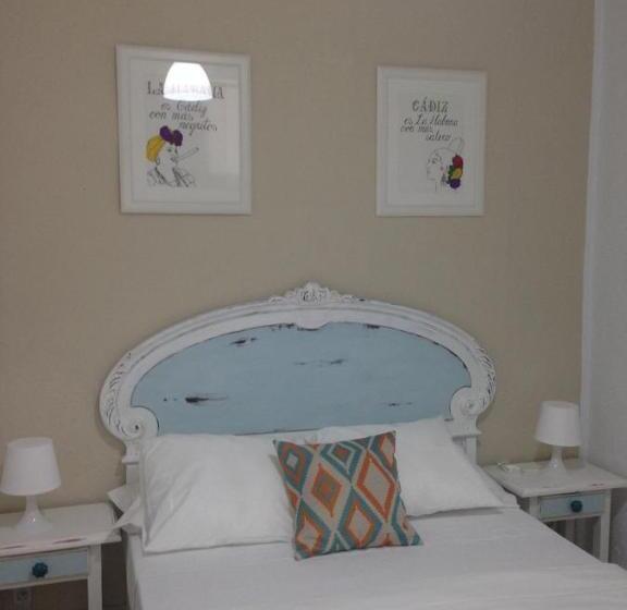 اتاق استاندارد با سرویس بهداشتی مشترک, Pensión Cádiz