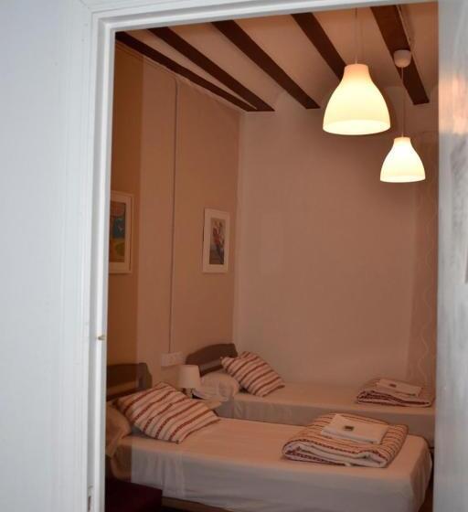 اتاق استاندارد سه نفره, Pensión Cádiz