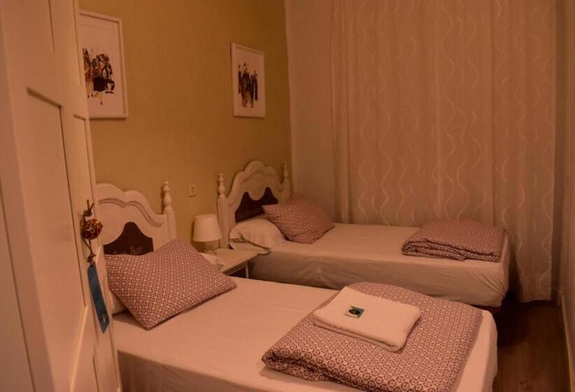 اتاق استاندارد سه نفره, Pensión Cádiz