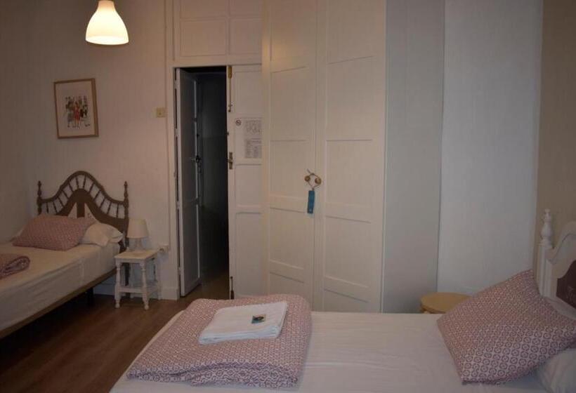 اتاق استاندارد سه نفره, Pensión Cádiz