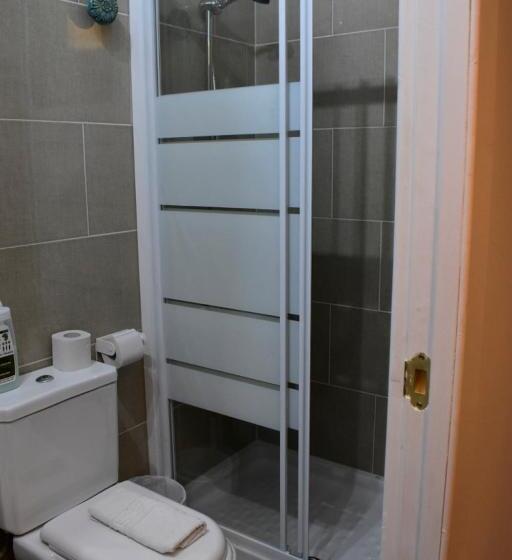 اتاق استاندارد سه نفره, Pensión Cádiz