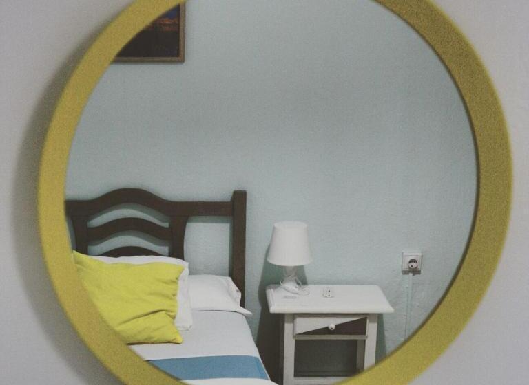 اتاق استاندارد یک تخته با سرویس بهداشتی مشترک, Pensión Cádiz