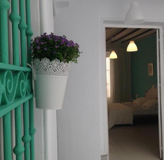 اتاق استاندارد یک تخته با سرویس بهداشتی مشترک, Pensión Cádiz