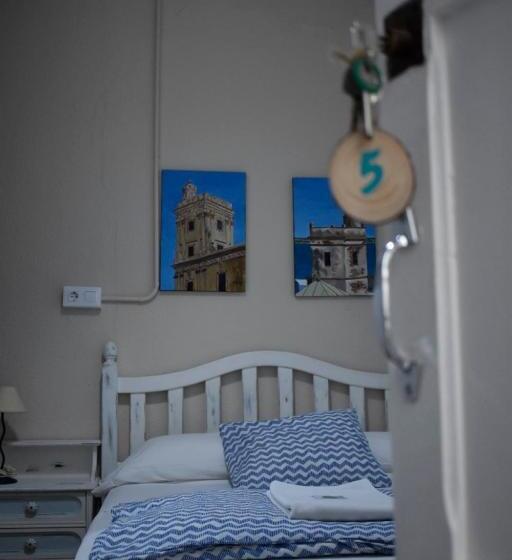 اتاق استاندارد یک نفره, Pensión Cádiz