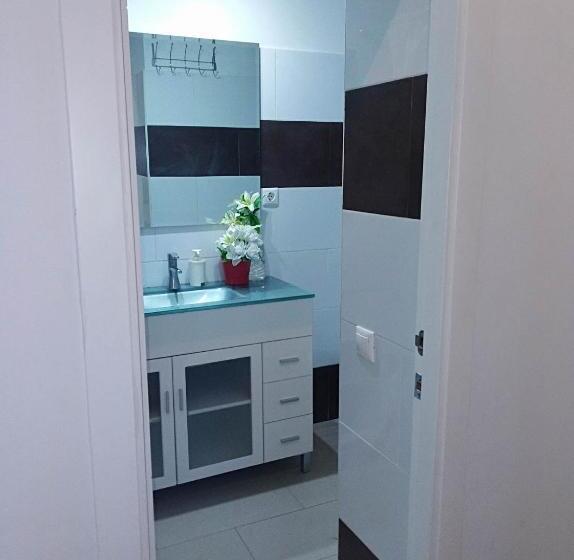 آپارتمان 2 خوابه با بالکن, Pensión Cádiz