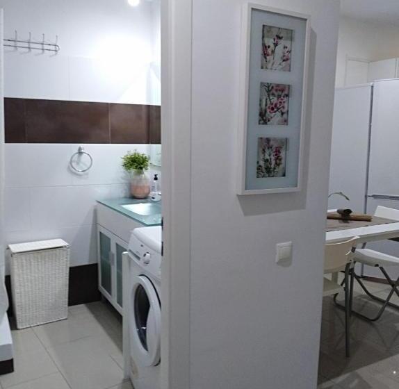 آپارتمان 2 خوابه با بالکن, Pensión Cádiz
