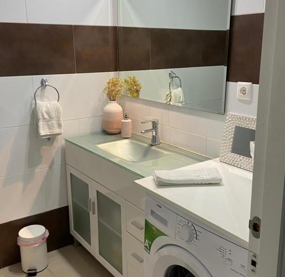 آپارتمان 2 خوابه با بالکن, Pensión Cádiz