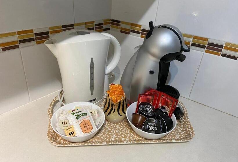 آپارتمان 2 خوابه با بالکن, Pensión Cádiz