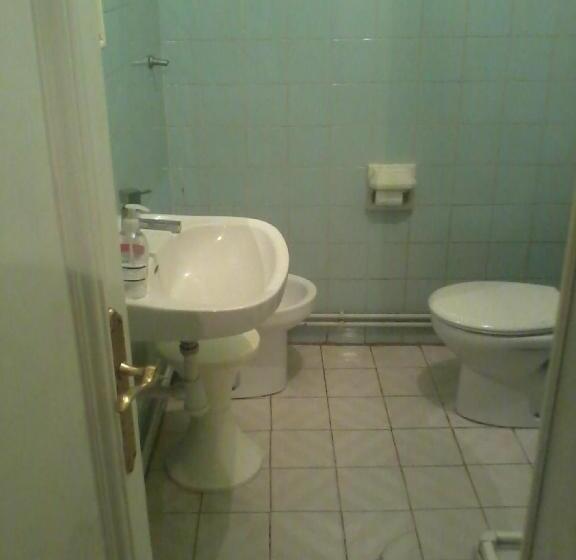 バスルーム共有のシングルスタンダード, Pensión Gema