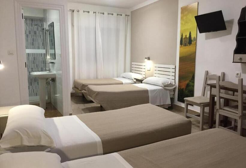 Семейный Номер Боковой Вид на Море, Hostal Puerto Beach