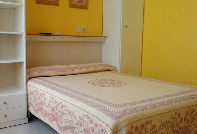 バス共有のスタンダードルーム, Hostal Santa Marta Playa