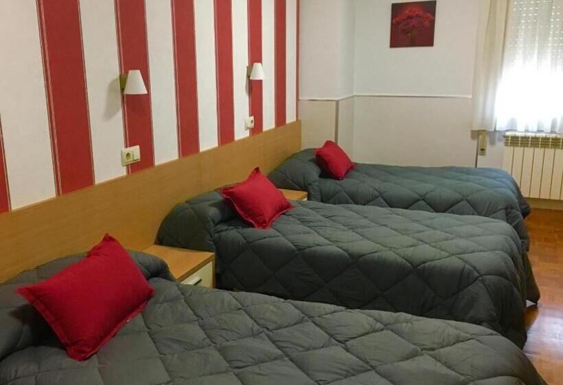 غرفة قياسية ثلاثية, Hostal La Cortijana