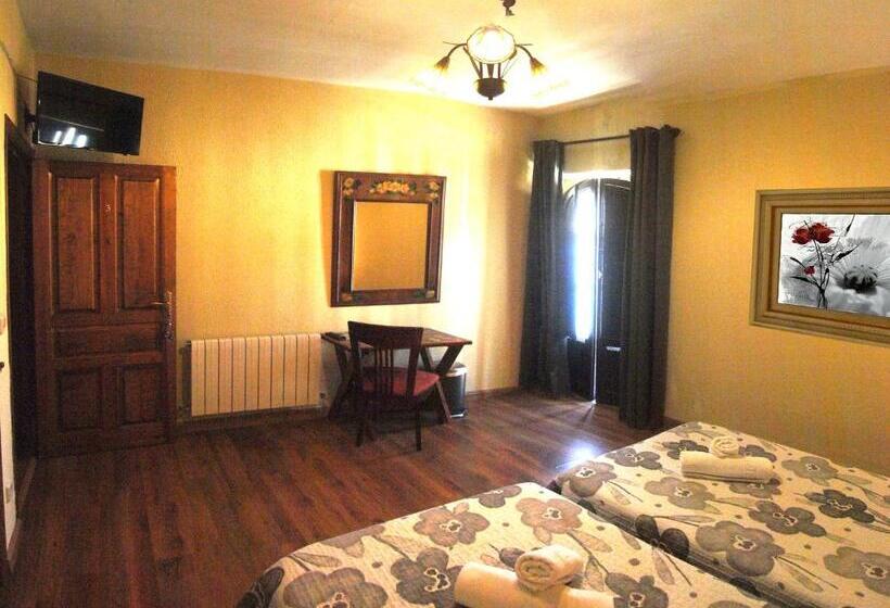 Standard room with outdoor bath, Pensión Plaza Del Ayuntamiento