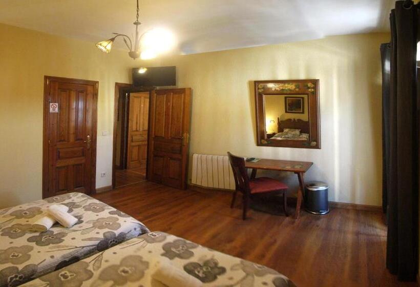 Standard room with outdoor bath, Pensión Plaza Del Ayuntamiento