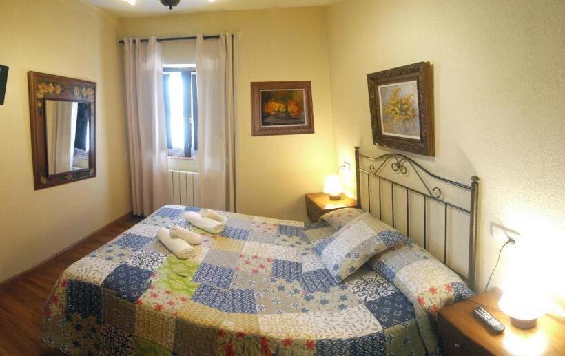 Standard room with outdoor bath, Pensión Plaza Del Ayuntamiento