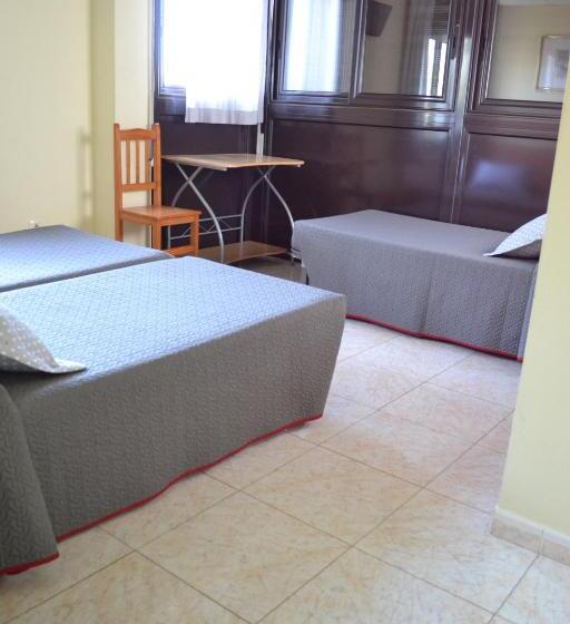 اتاق استاندارد سه نفره, Hostal Bartis