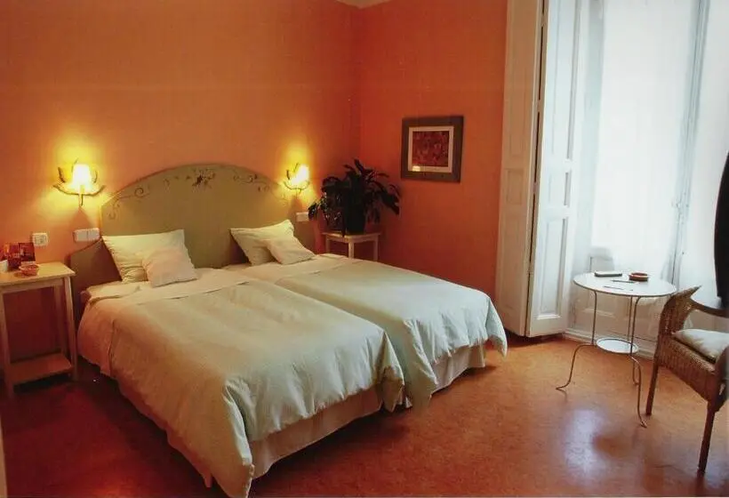 اتاق اکونومی, Hostal Fornos