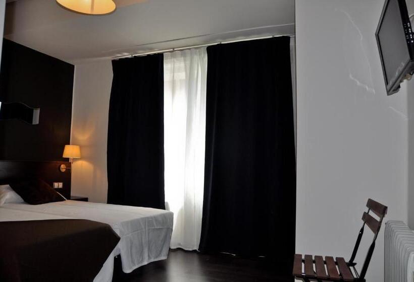 חדר סטנדרט לשלושה, Hostal La Rotonda