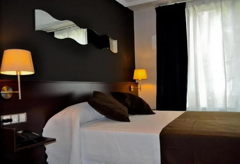 اتاق استاندارد سه نفره, Hostal La Rotonda
