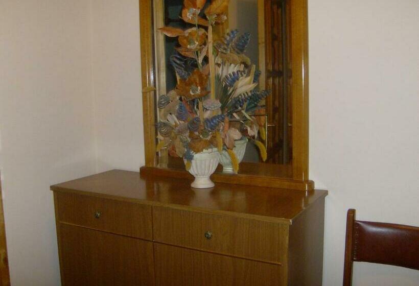 غرفة قياسية ثلاثية, Pensión Monterredondo